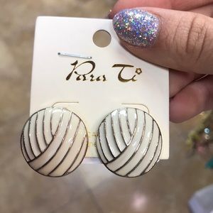 White and gold earrings
